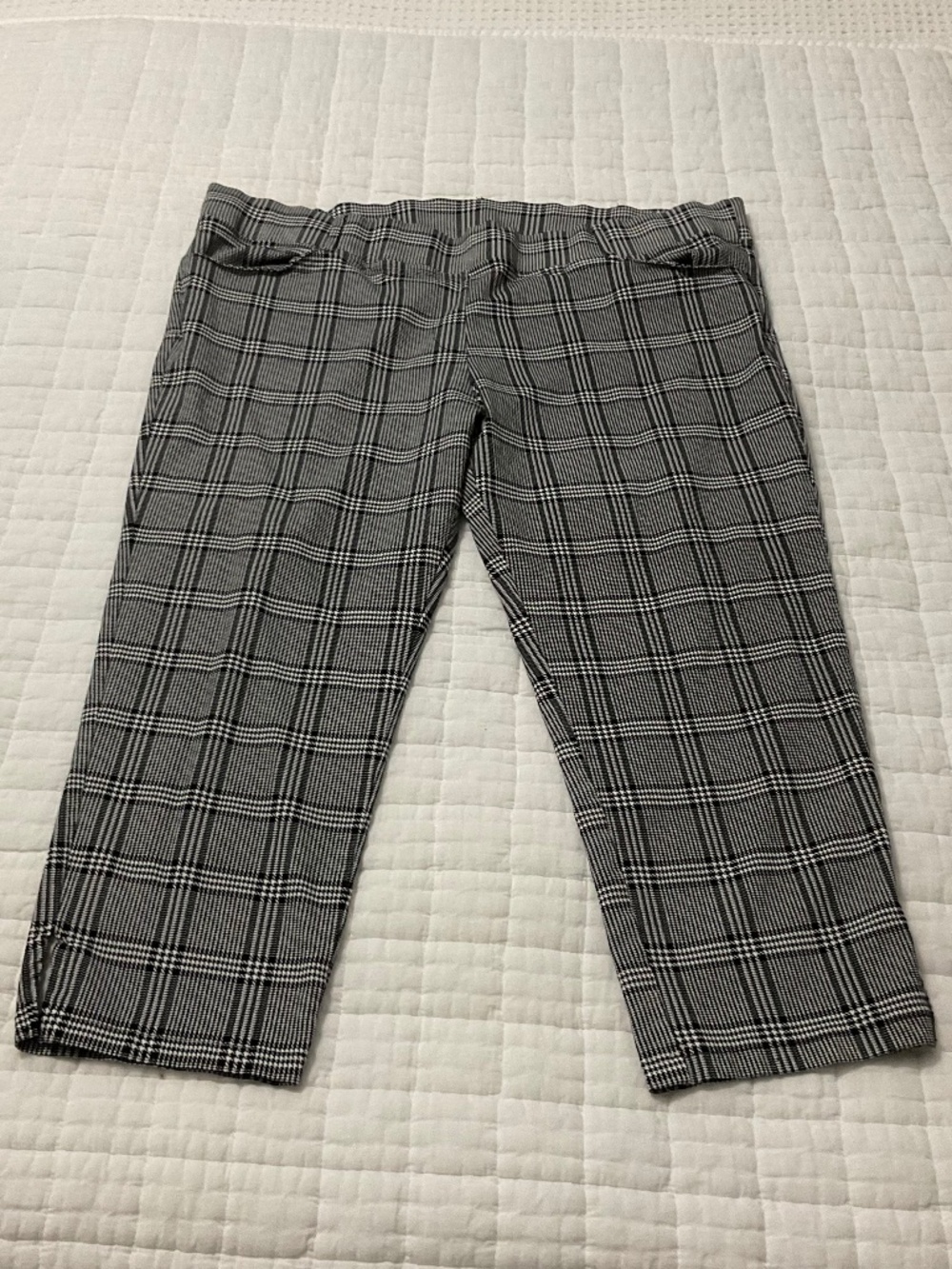 Gently used - Women's Stretch Capri pants